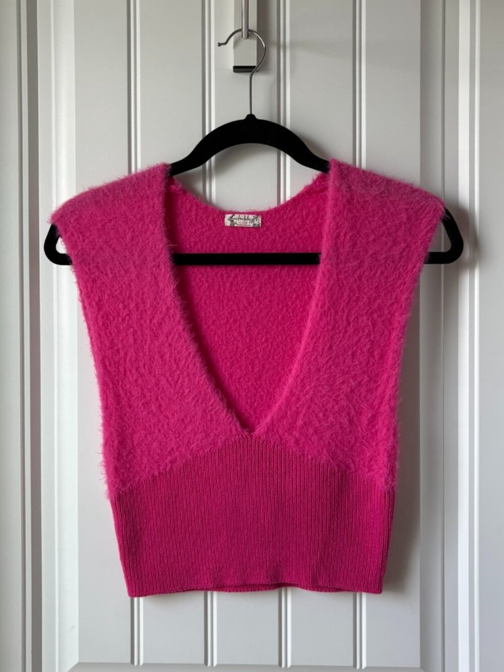 Intimately Free People She Cute V-Neck Fuzzy Crop Top Hot Pink
